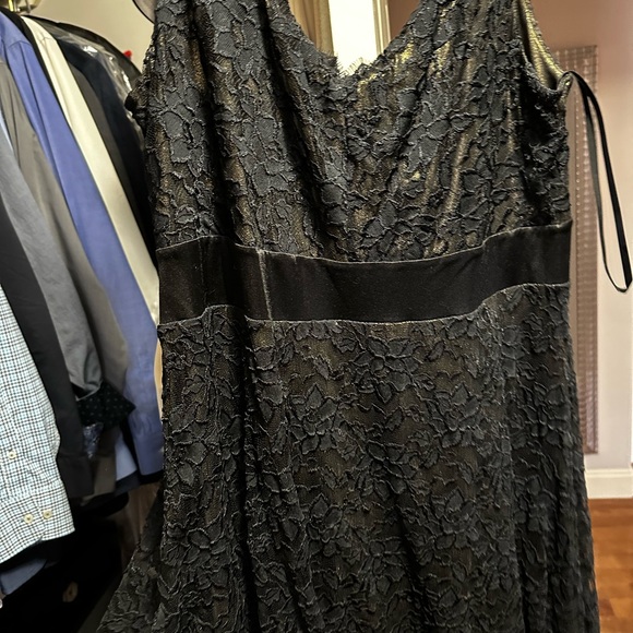 Igigi Black lace with gold underlay dress - Picture 7 of 9